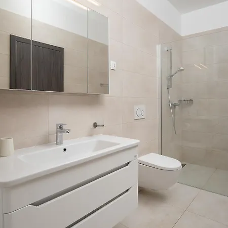 Modern Center Apartmán *